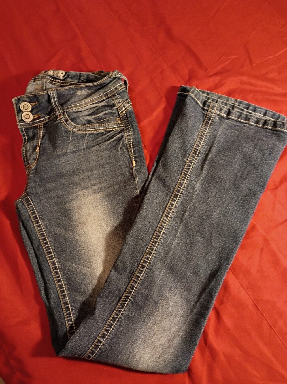 Wallflower Women's Straight Leg Jeans in Faded Blue Wash